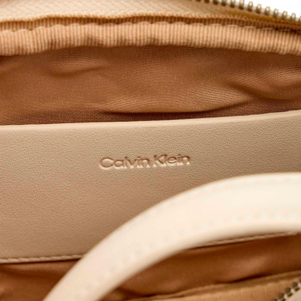 borsa-a-tracolla-con-monogramma