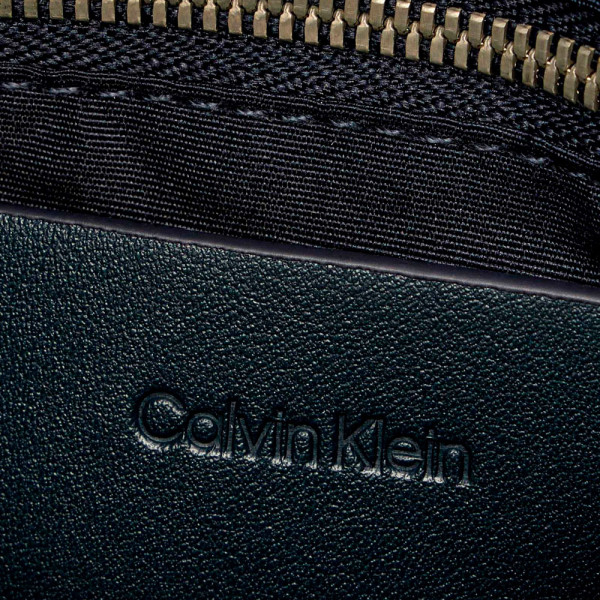 bolso-de-hombro-convertible-de-jacquard-con-logo