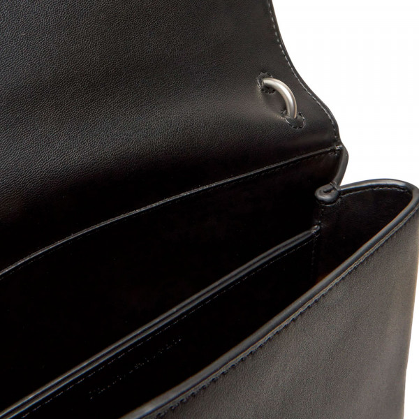 sculpted-flap-chain-bag