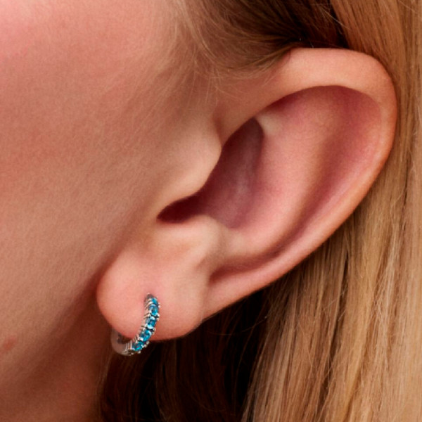 hug-earrings-293849c01