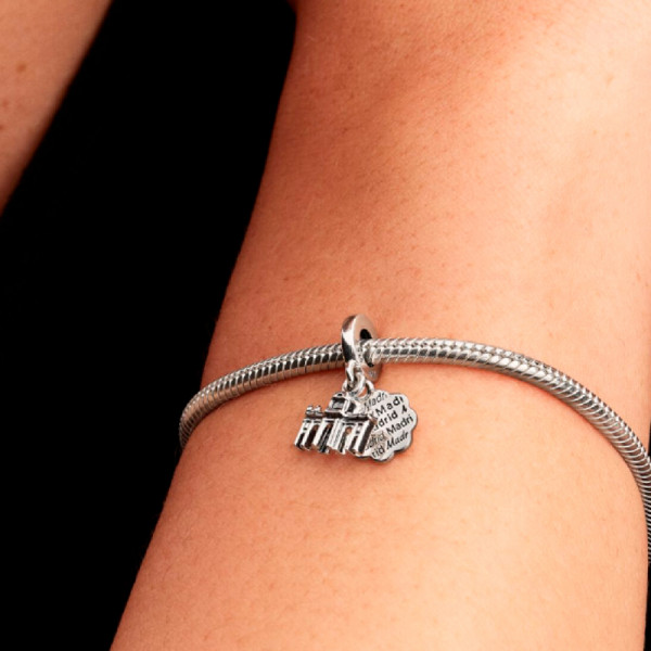 puerta-de-alcala-pendant-charm-793921c01