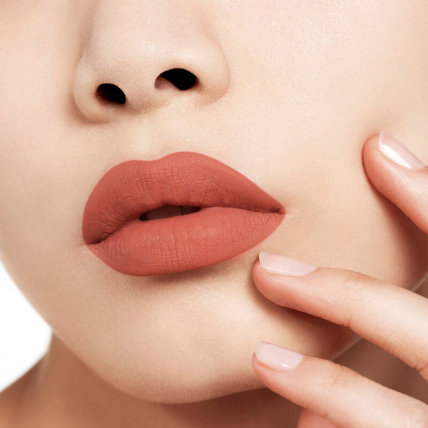barra-de-labios-color-couture-acabados-aterciopelado-tratamiento-floral-hidratante-larga-duracion