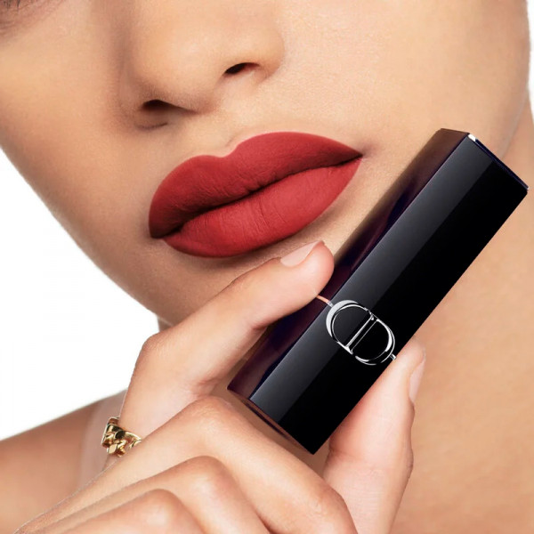 barra-de-labios-color-couture-acabados-aterciopelado-tratamiento-floral-hidratante-larga-duracion