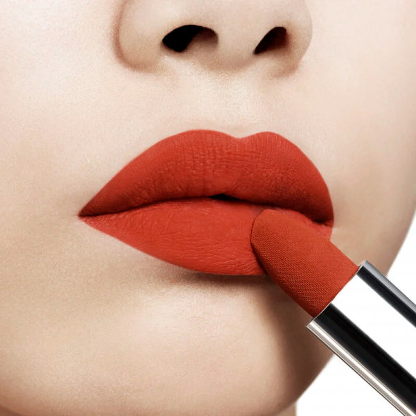 color-couture-lipstick-fluweelzachte-finish-hydraterende-bloemenbehandeling-langdurig