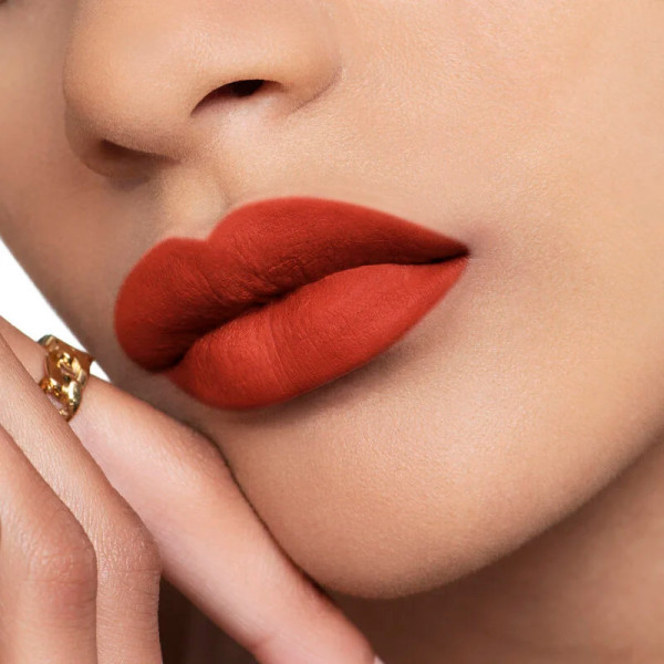 color-couture-lipstick-fluweelzachte-finish-hydraterende-bloemenbehandeling-langdurig