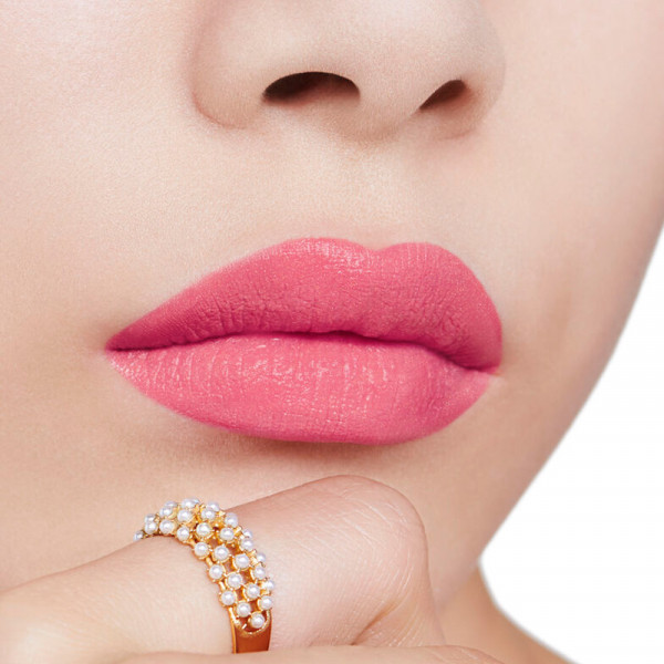 barra-de-labios-color-couture-acabados-satinado-tratamiento-floral-hidratante-larga-duracion