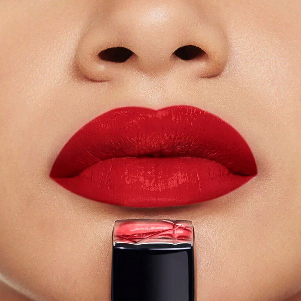 color-couture-lipstick-satijnen-finish-hydraterende-bloemenbehandeling-langdurig