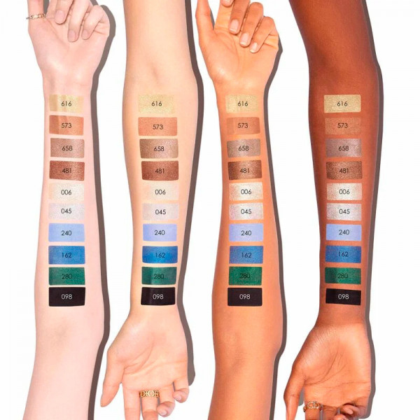 fard-a-paupieres-couleur-intense-et-fini-spectaculaire-poudre-cremeuse-longue-tenue