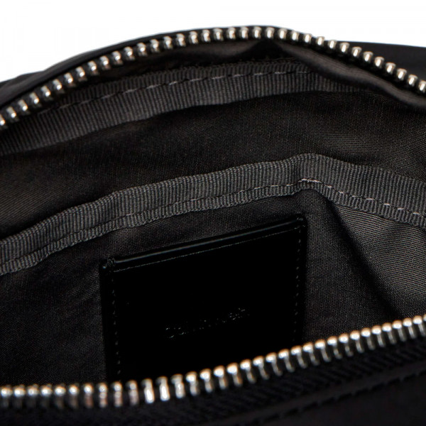 bolsa-de-ombro-reporter-de-nylon-elegante