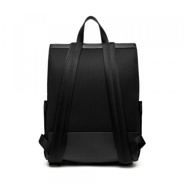 rucksack-mit-kontrastklappe