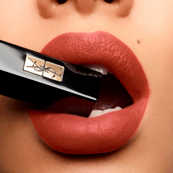 rouge-pur-couture-the-slim-velvet-radical