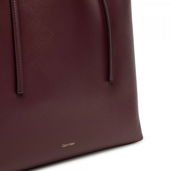 sacola-tote-com-logotipo-de-aluminio