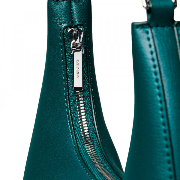 bolsa-de-ombro-com-logotipo-em-folha-metalica