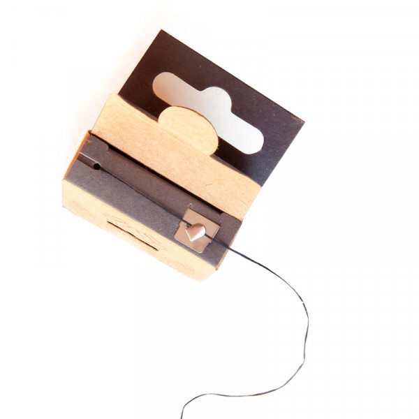 dental-floss-with-activated-charcoal